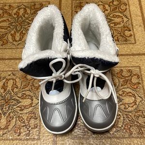 Pepperts! Girl’s Youth Furry Lined Winter Boots-Gray/Black/White Boots SZ 13